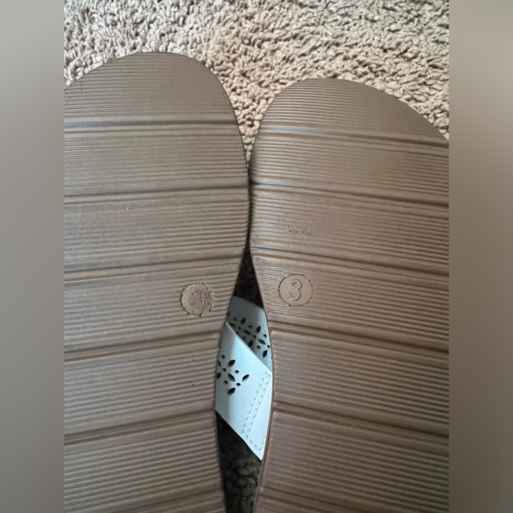 EUC - Cupcake Couture slip on sandals white size 3 - worn twice - Picture 5 of 5